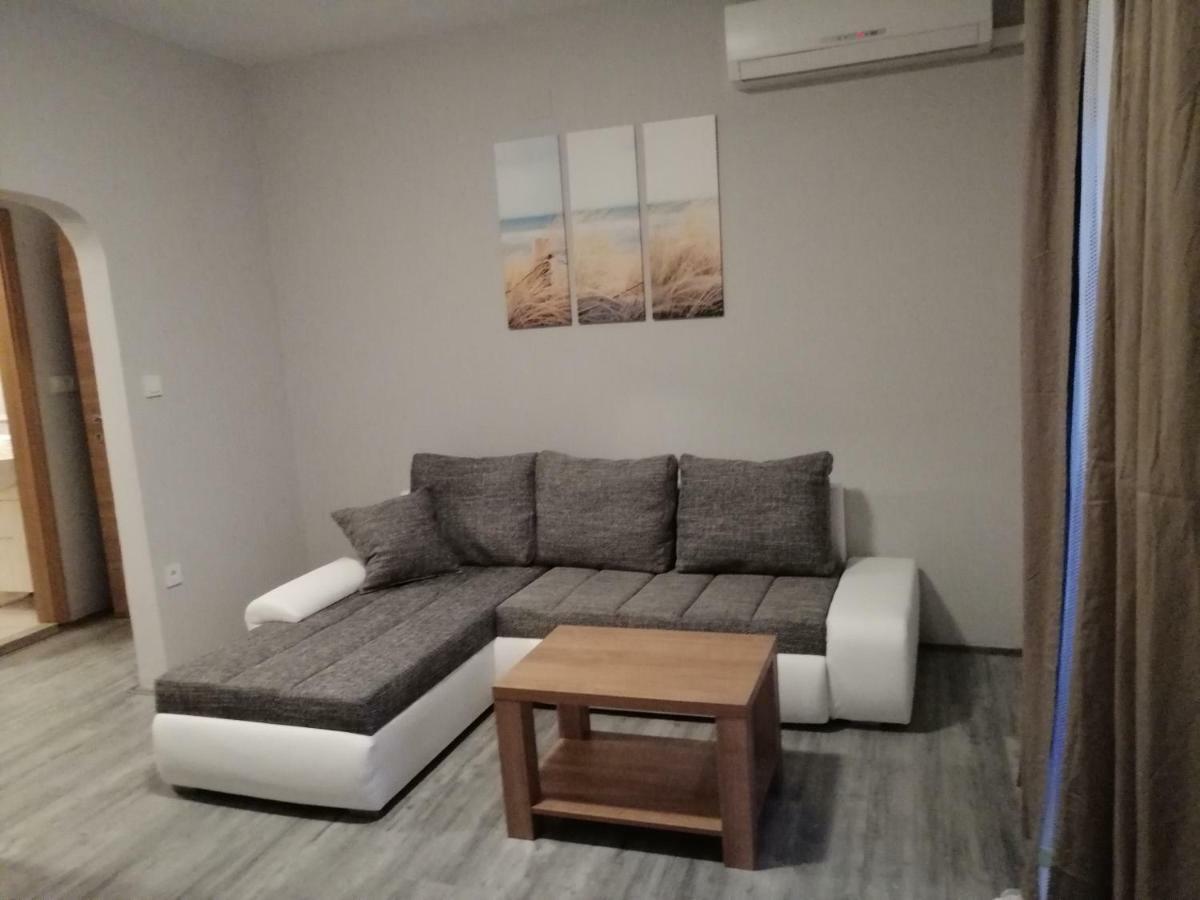 Apartmani Simon 로파르 외부 사진